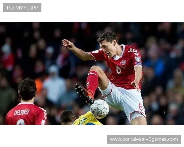 施密特首秀发布会:戴面具的克里斯滕森成后防关键